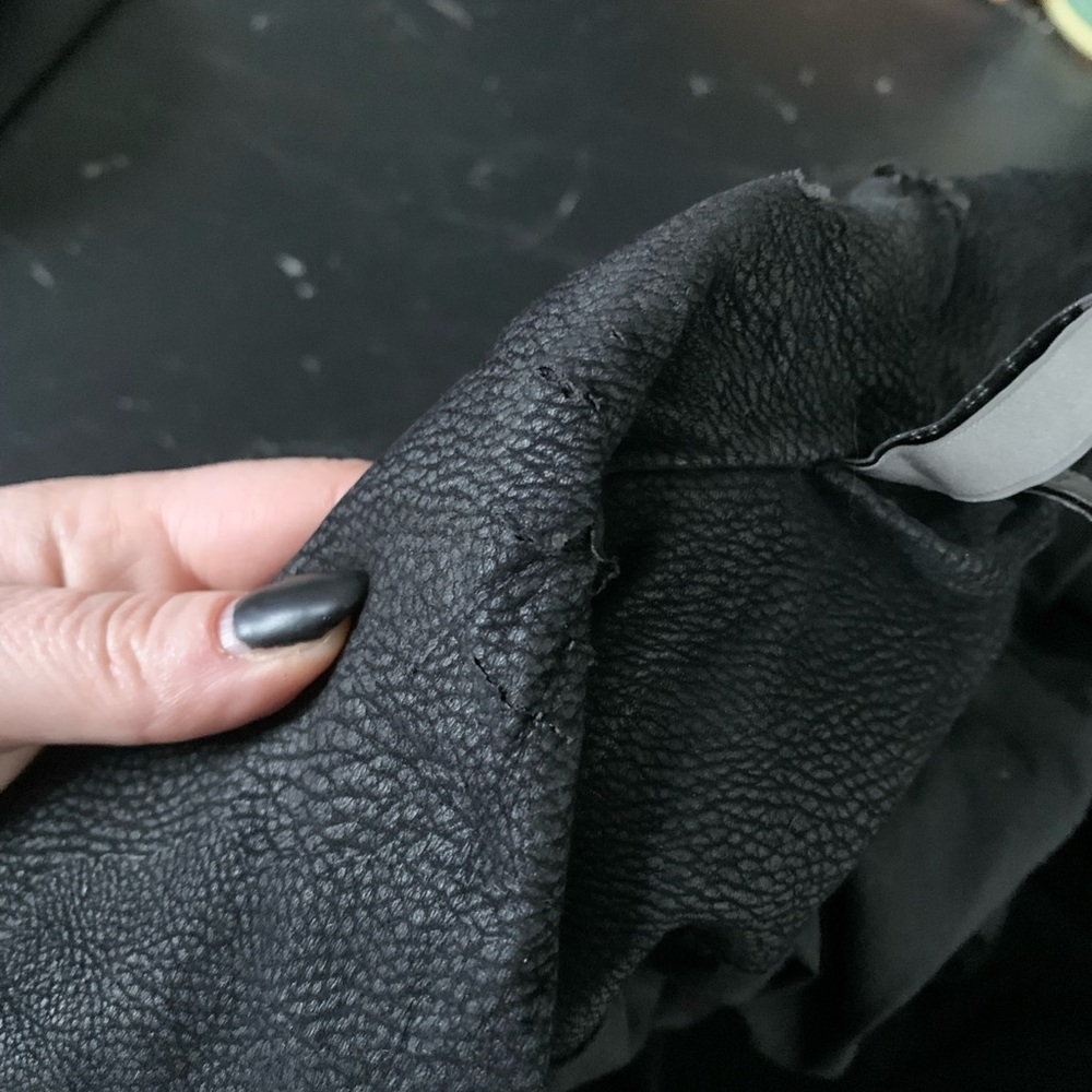 Divided Black Sleeveless Vest - Picture 13 of 13